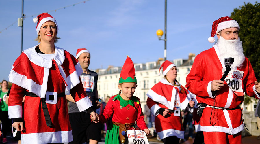 Ook bij events als een Santa-run wordt traditiegetrouw veel geld opgehaald. (foto Pixabay).