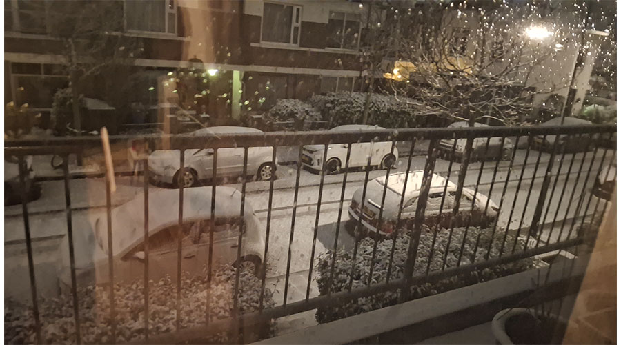 In de Haagse regio lag in veel straten een pak sneeuw vanochtend.