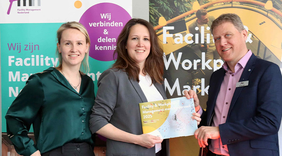 Op foto van links naar rechts: Jesse Manenschijn (TwynstraGudde), Froukje Terpstra (TwynstraGudde), Michel Tobé (Voorzitter bestuur FMN).